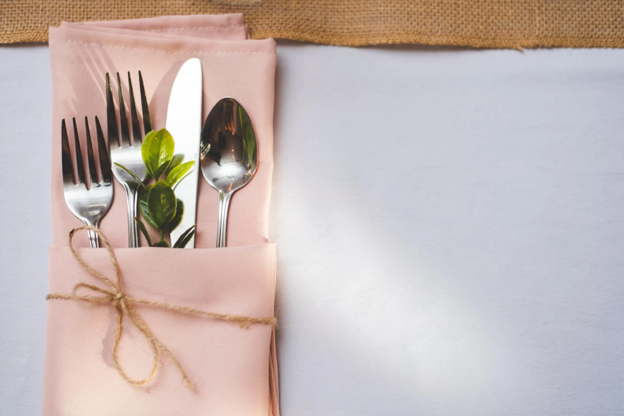 15 EASY AND BEAUTIFUL NAPKIN FOLD IDEAS TO DECORATE YOUR DINING