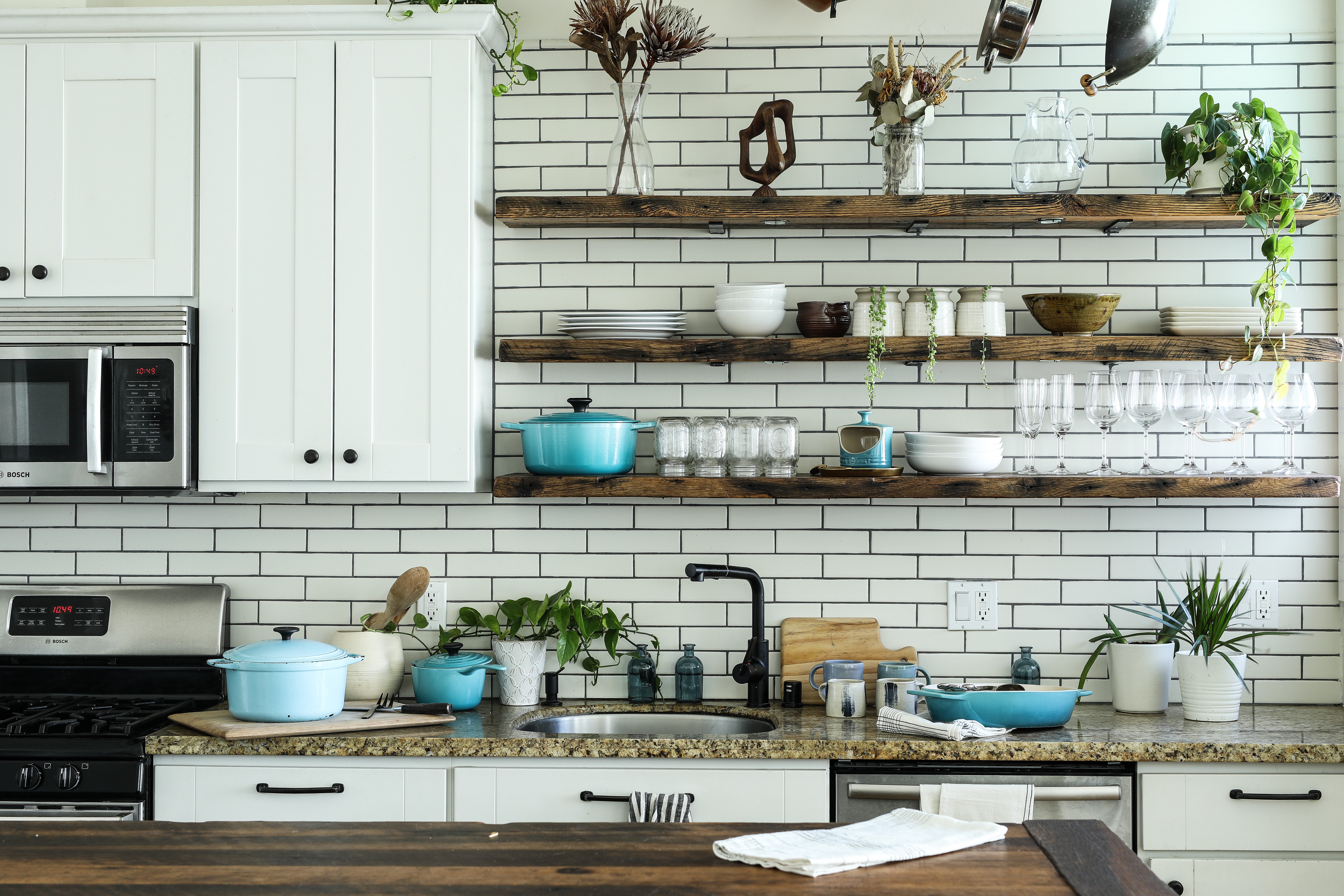 Master Modern Farmhouse Kitchen Decor With These Ideas - Décor Aid