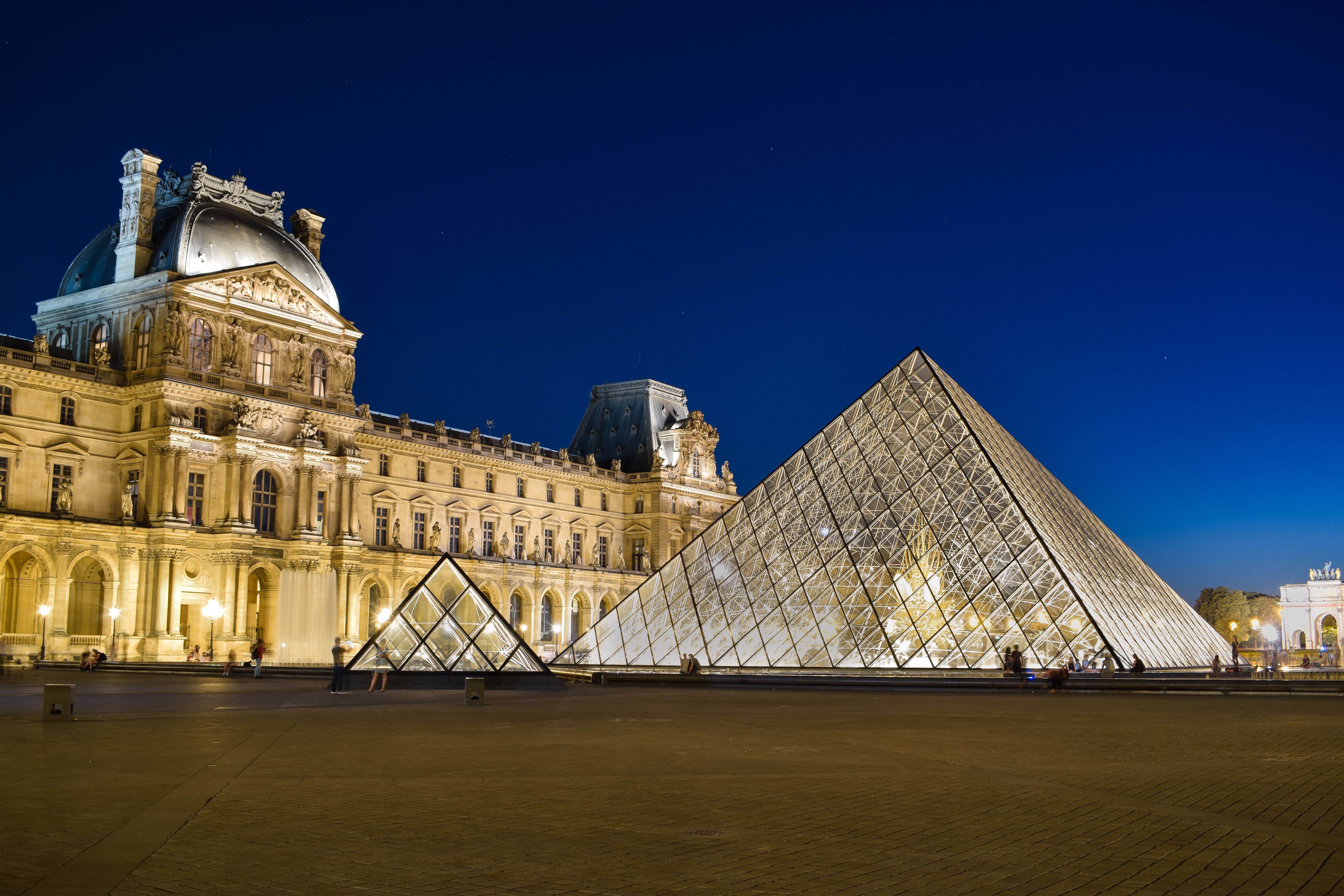 Le Louvre/ 1st Arrondissement